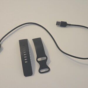 Fitbit Versa 4 Charger + Original Band
